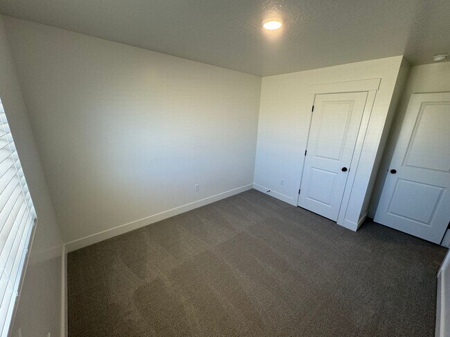 Building Photo - REDUCED PRICE!! Beautiful FOUR Bedroom Home!