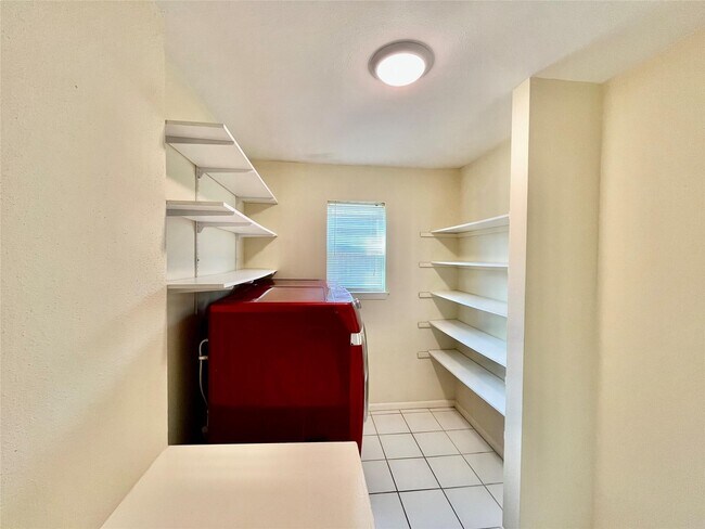 Building Photo - 3038 Sam Houston Dr