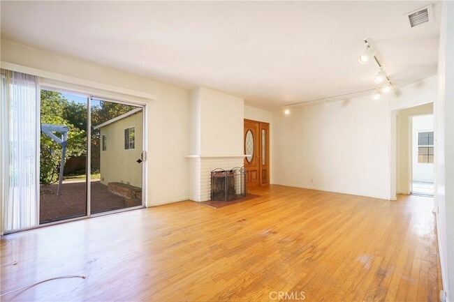 Building Photo - 5446 Columbus Ave