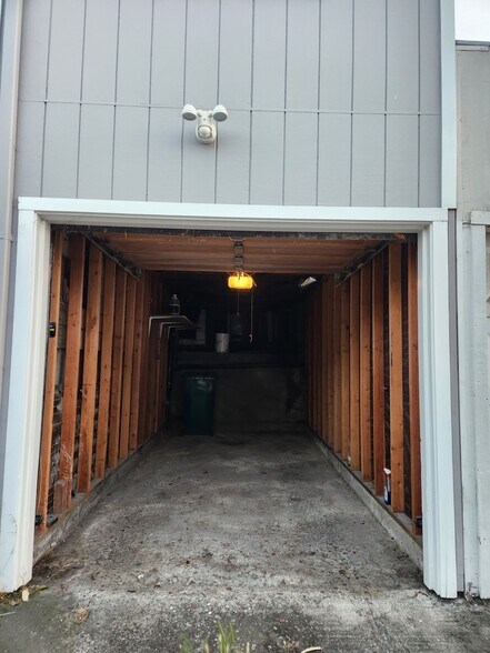 Garage - 317 E 17th St
