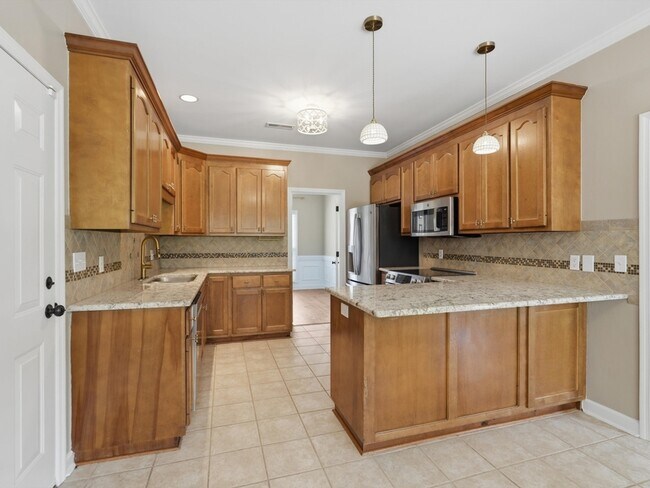 Building Photo - 2819 Willowick Tr SE