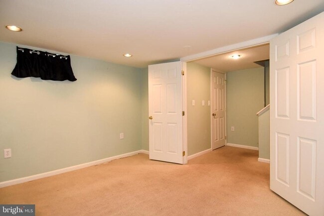 Building Photo - 1531 Patrick Henry Dr