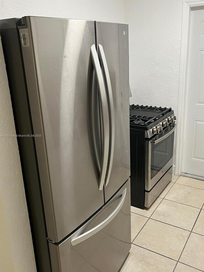 Building Photo - 6921 Rue Vendome