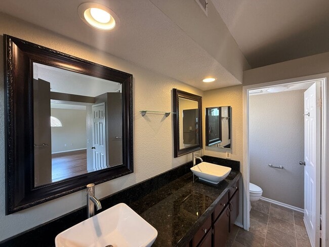 Building Photo - Beautiful 4B/2.5BA House in Vista w/ Attac...