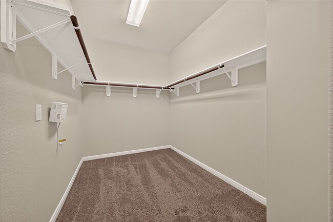 Building Photo - 15711 Huddleston Dr