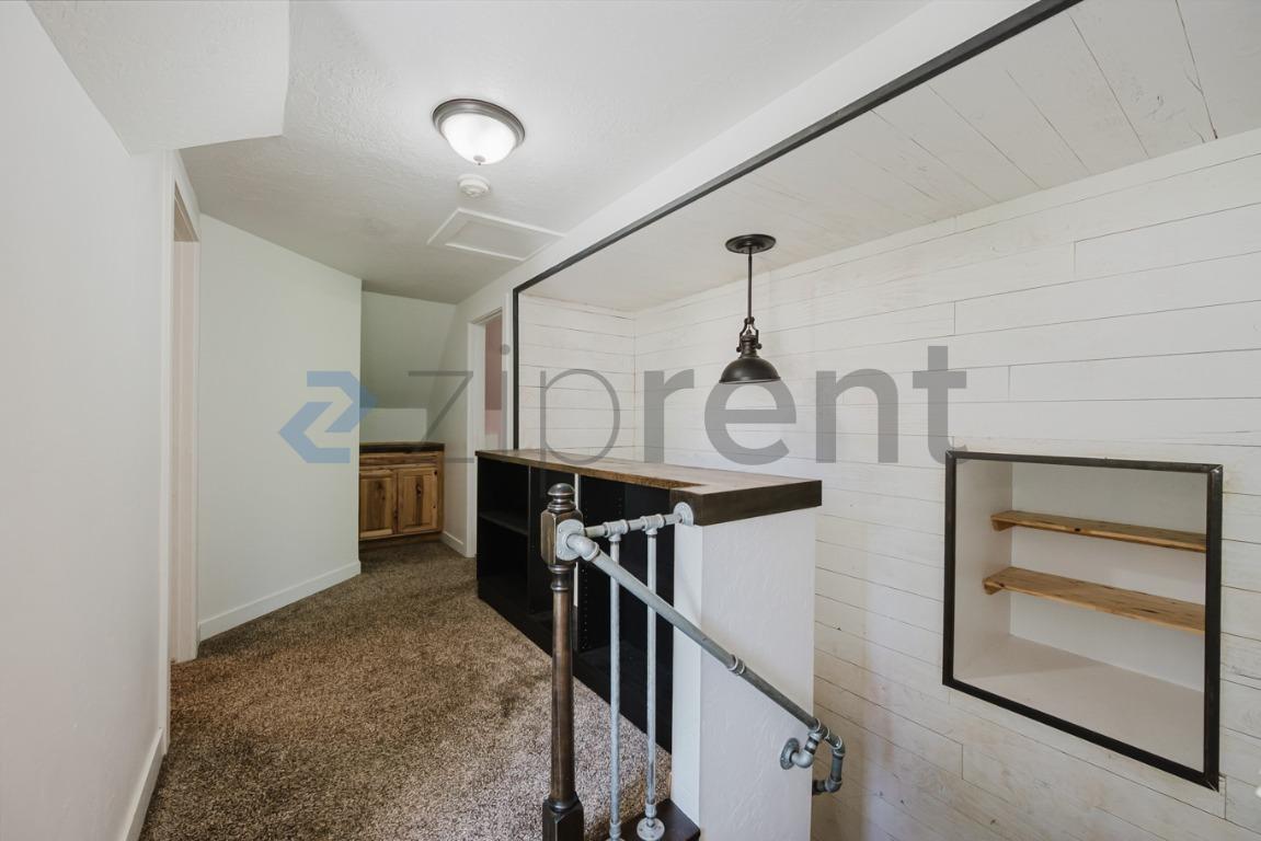 Building Photo - Unit
