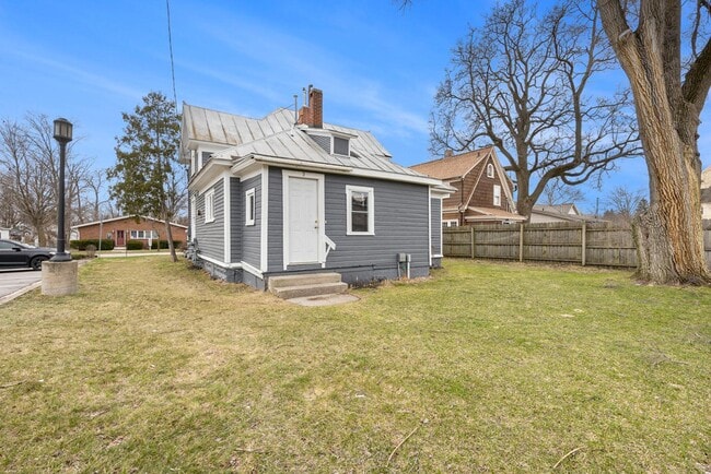 Building Photo - 121 S Clay St