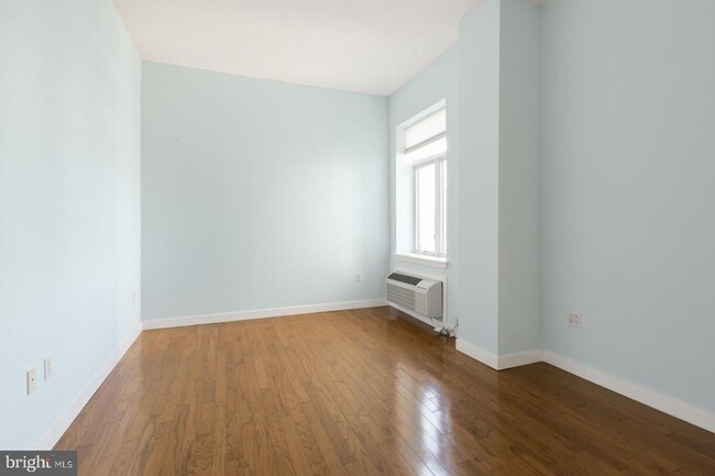 Building Photo - 1900 Hamilton St