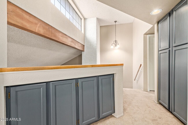 Building Photo - 609 E Mesquite Cir