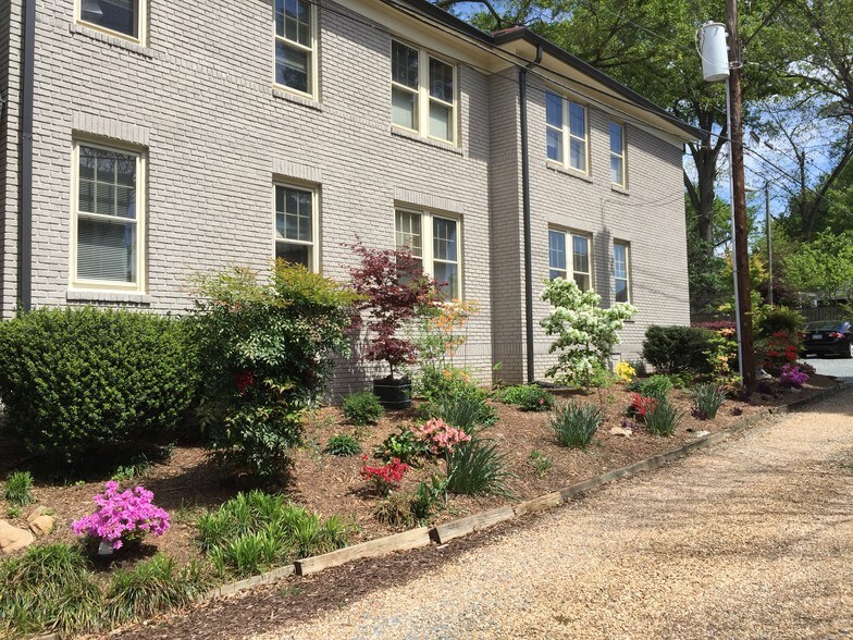 attractive landscaping - 418 Clement Ave