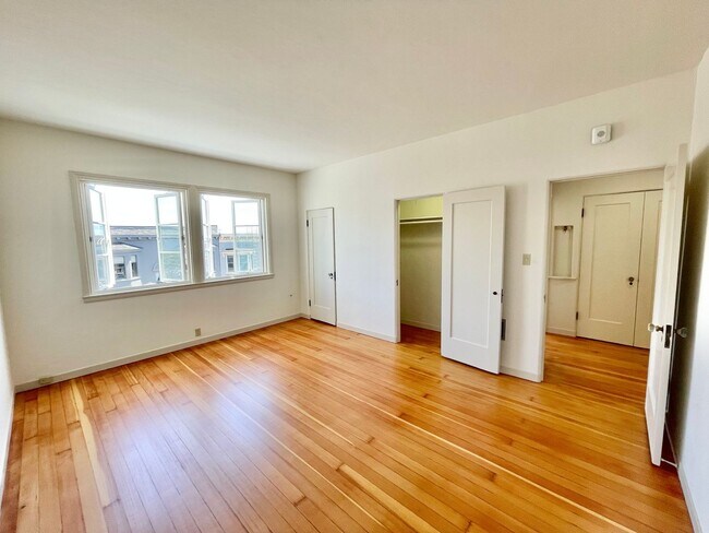 Building Photo - Bright and Airy 2 Bedroom Penthouse in the...