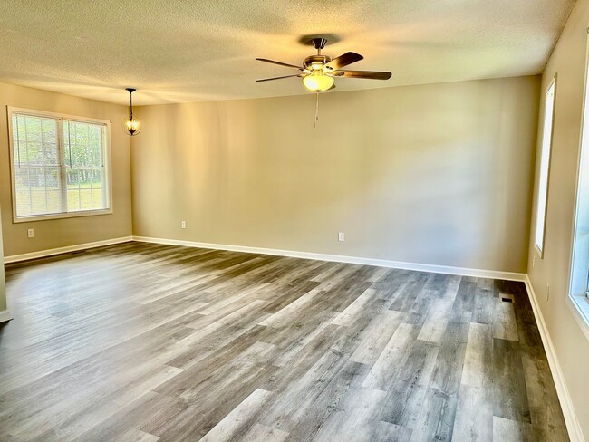 Building Photo - Villa Rica Rental
