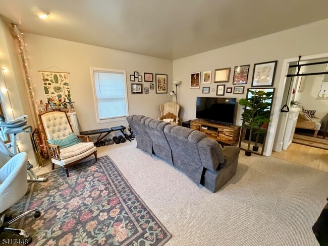 Building Photo - 33 Claremont Ave