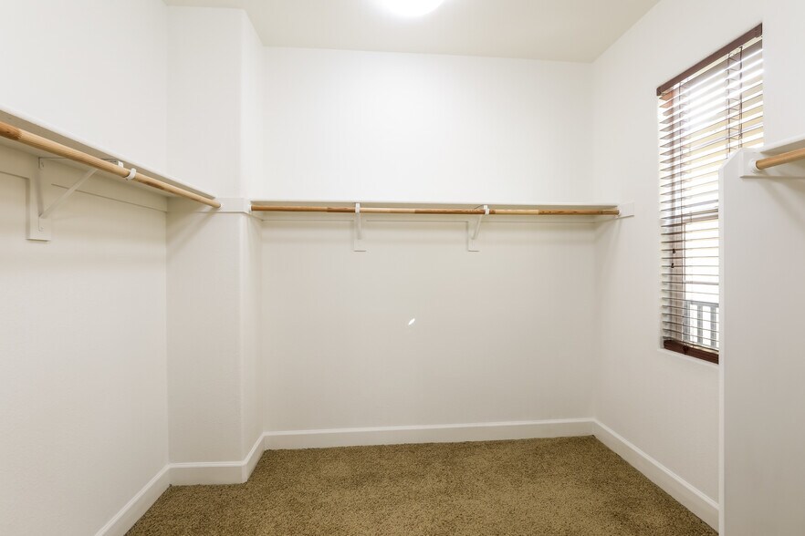 Building Photo - 1591 Sylvia St