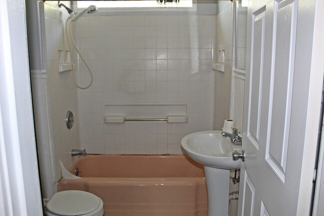 Building Photo - Alcoa City Rental Available Now