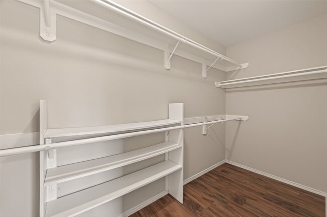 Building Photo - 9418 Belleclaire Ln