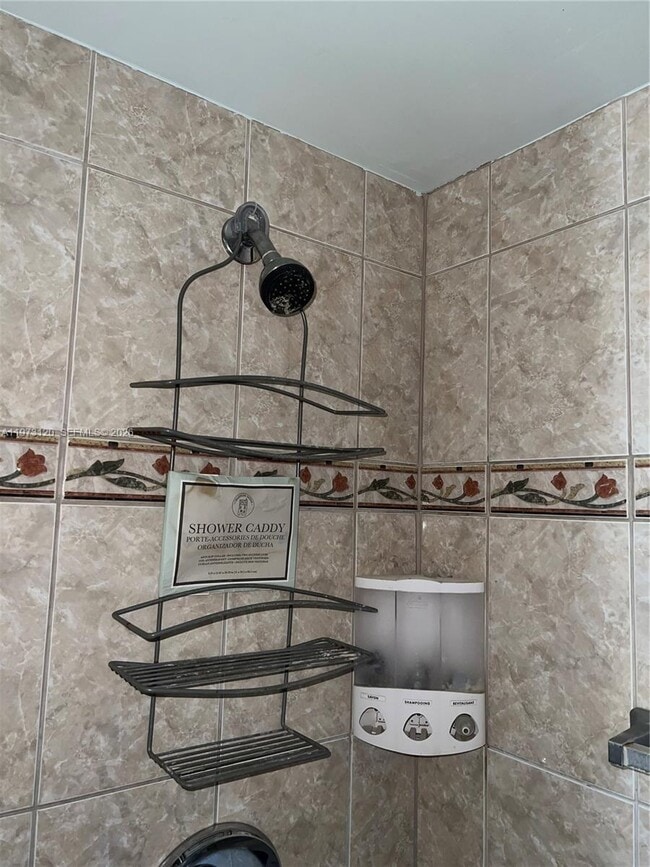 Building Photo - 2851 Somerset Dr