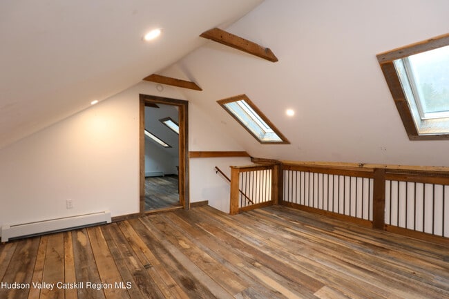 Building Photo - 683 Woodland Valley Rd