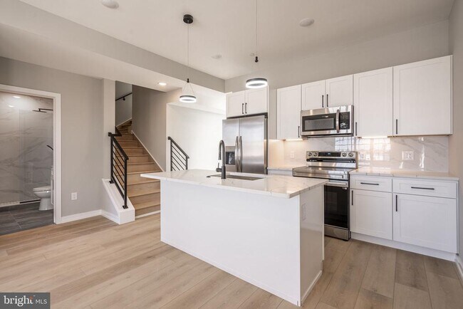 Building Photo - 713 S Mildred St