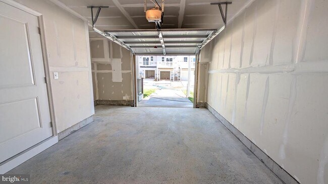 Building Photo - 413 SILVER BIRCH Dr