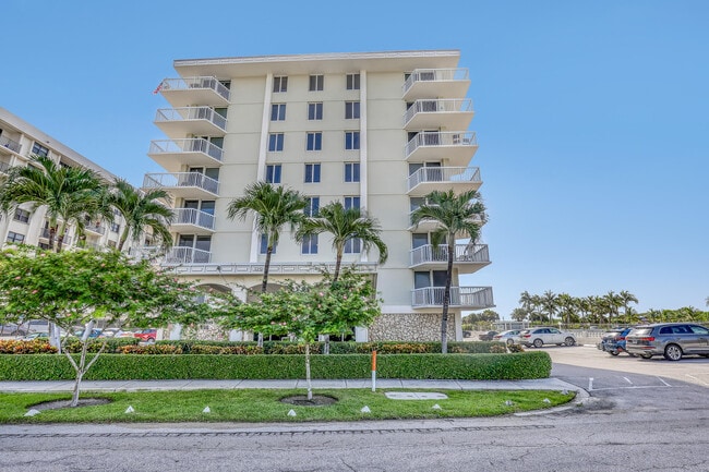 Building Photo - 125 S Ocean Ave