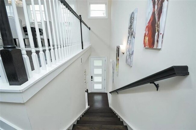 Building Photo - 2048 Holtz Ln