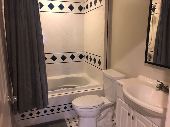 Building Photo - Modern Large and spacious house available in Locus Point