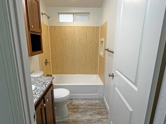 Building Photo - 21100 State St