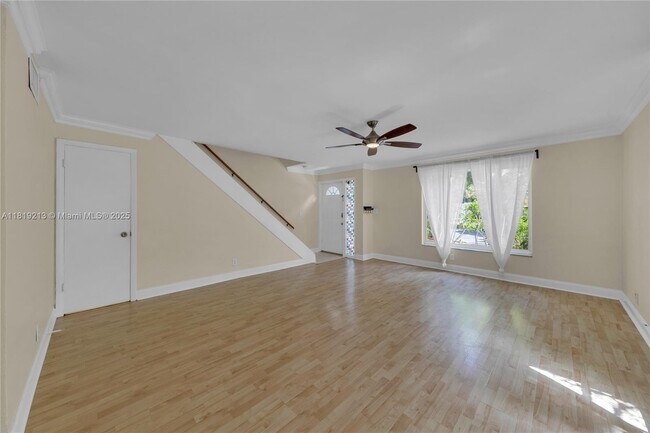 Building Photo - 307 SW 11th Ct