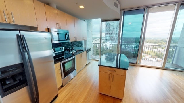 Building Photo - Stunning Center City High Rise Condo on th...