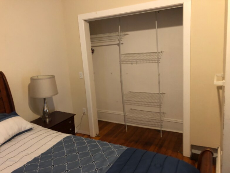 Building Photo - 35 River St