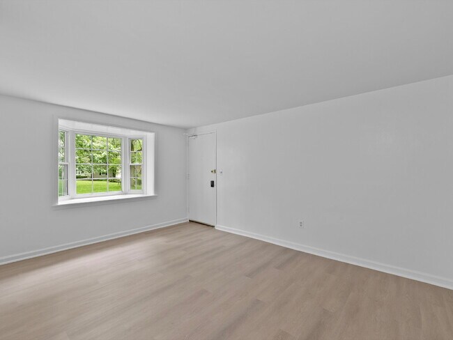 Building Photo - Sought-After fully remodeled Park Glen Condo Living in Arlington!