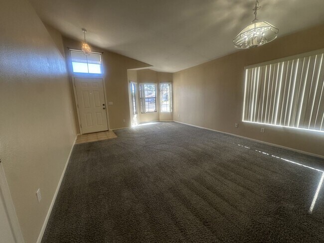 Building Photo - Rare single-level home offers 5 bedrooms and a versatile floor plan designed for comfortable living