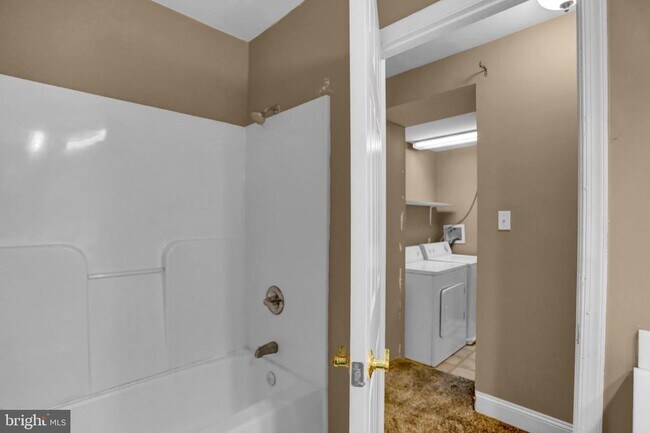 Building Photo - 1103 Light St