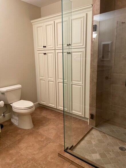 Building Photo - 4412 Vanda Dr