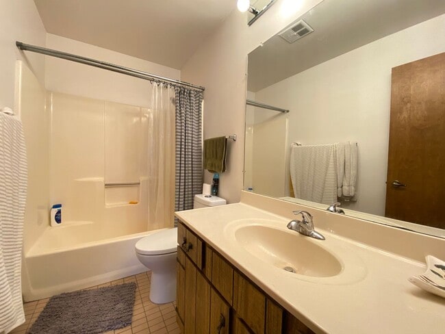 Building Photo - 2 Bedroom Condo In Schererville