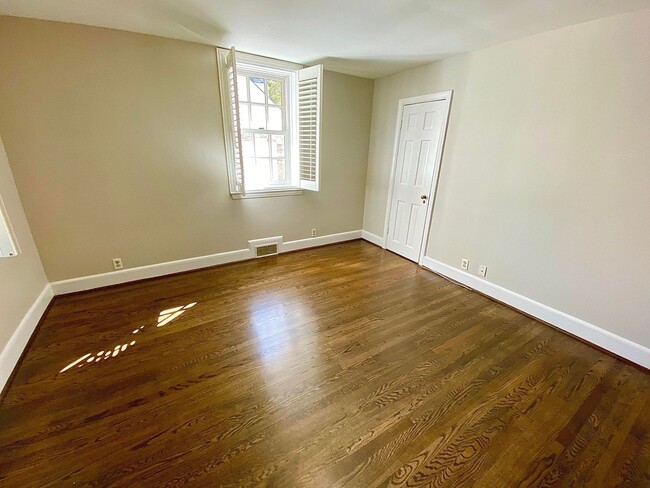 Building Photo - Stunning 4 Bed/3.5 Bath Historic Home - Be...