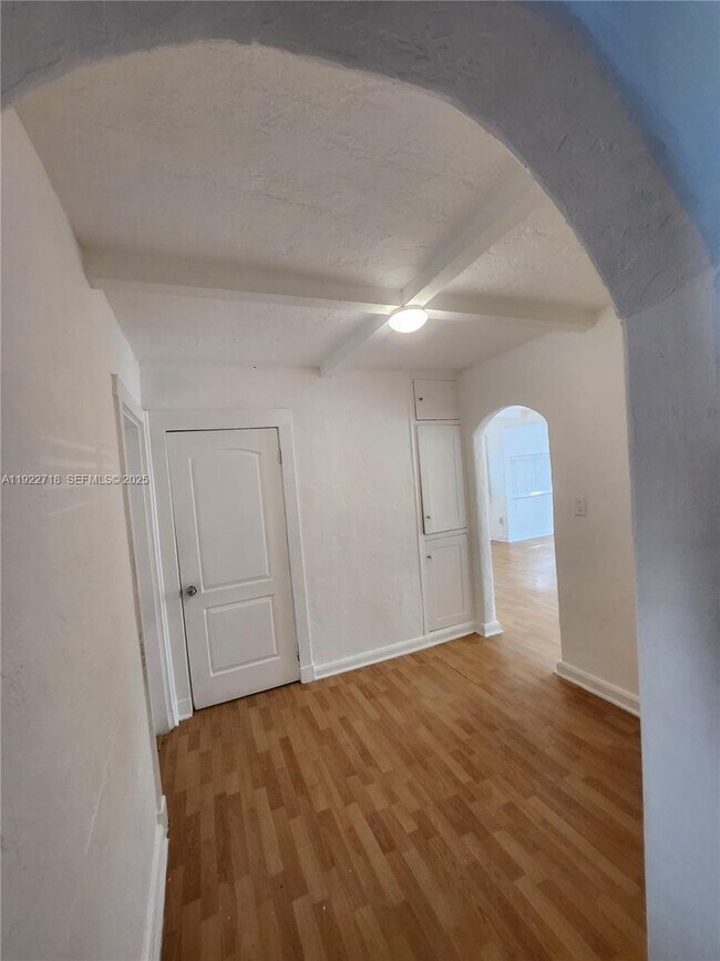 Building Photo - 2129 Taylor St