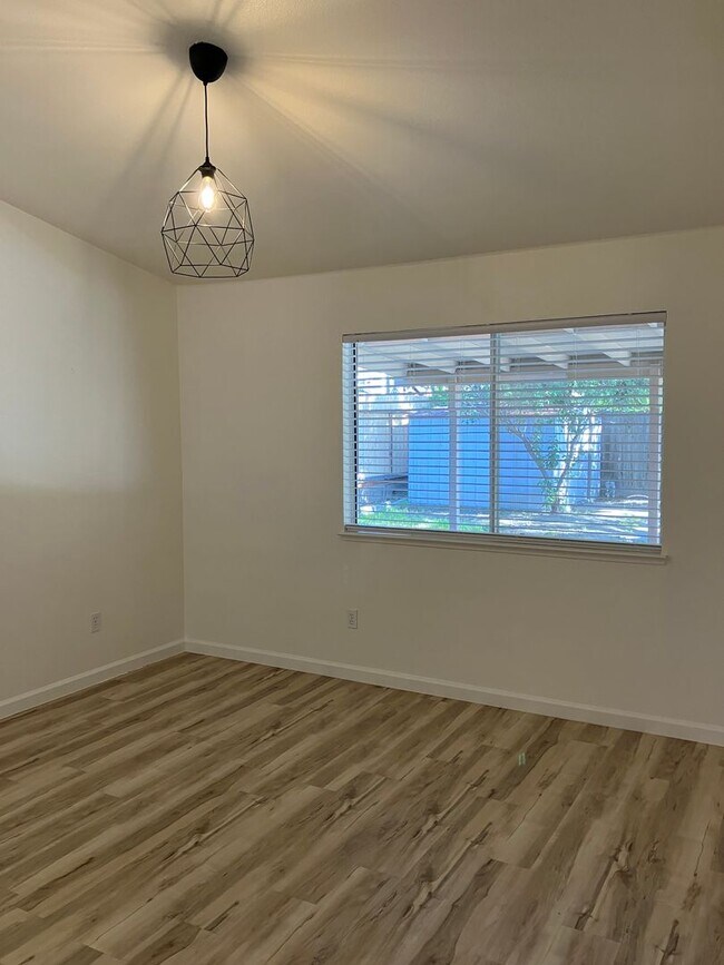 Building Photo - 5200 Dunham Ct