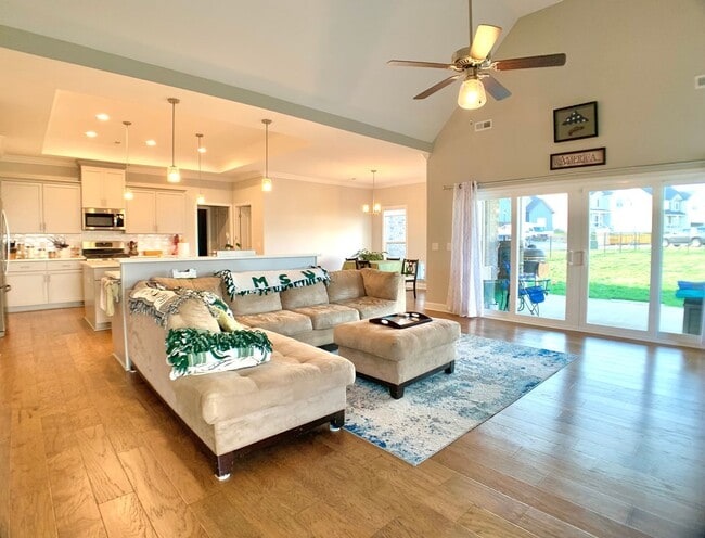 Building Photo - 585 Dexter Dr