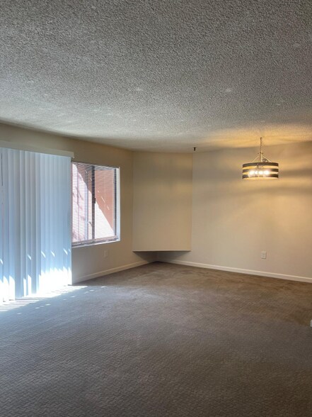 Building Photo - 385 Murphy Ave