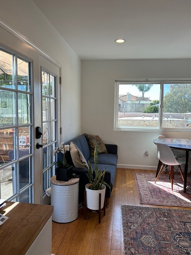 Living room with door out to patio - 2337 20th St