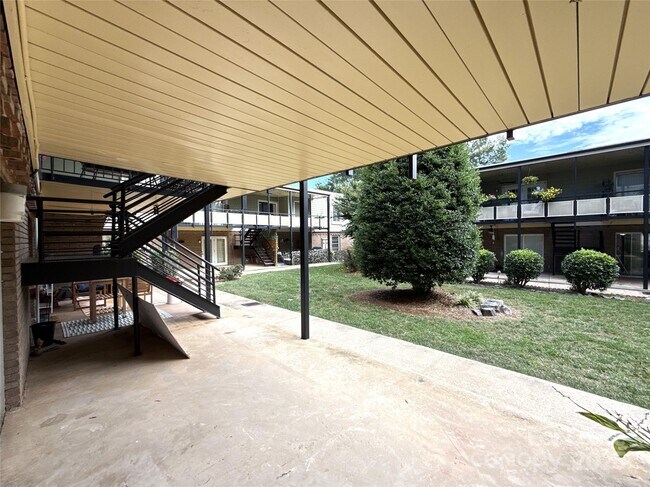 Building Photo - 2610 Park Rd