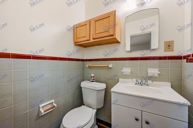 Building Photo - 2704 Highwood Dr