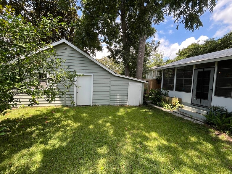 Building Photo - 718 Beard St