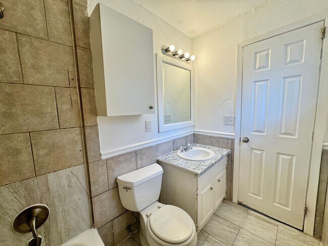 Building Photo - 602 Lovett Ave