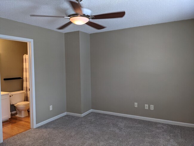 Master Bedroom - 940 Glenn St