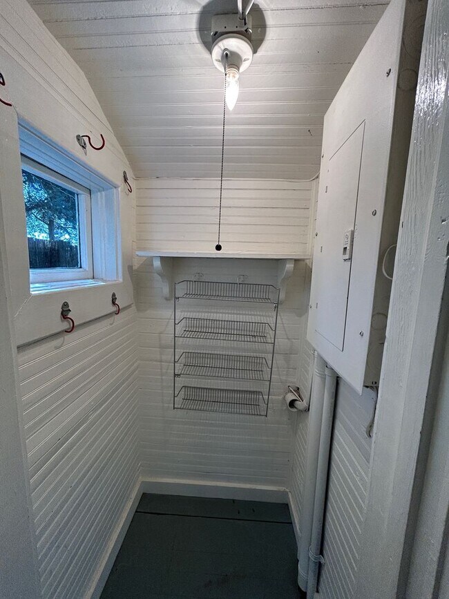 Building Photo - North AVL -  Renovated Arts & Crafts Cottage