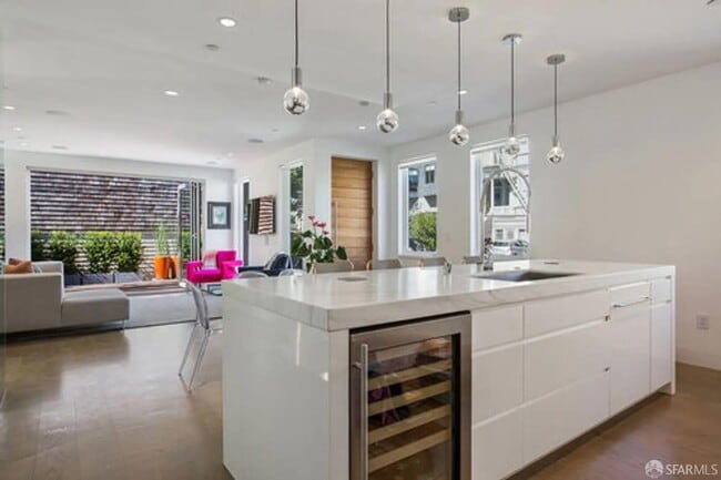 Building Photo - 209 Grattan St