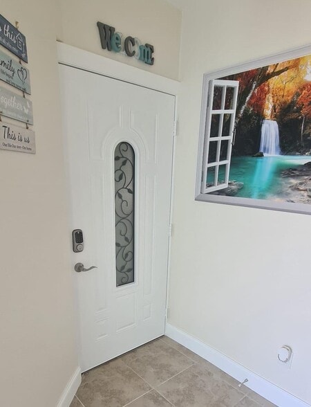 PRIVATE LOBBY ENTRANCE - 2415 Berkshire Ct